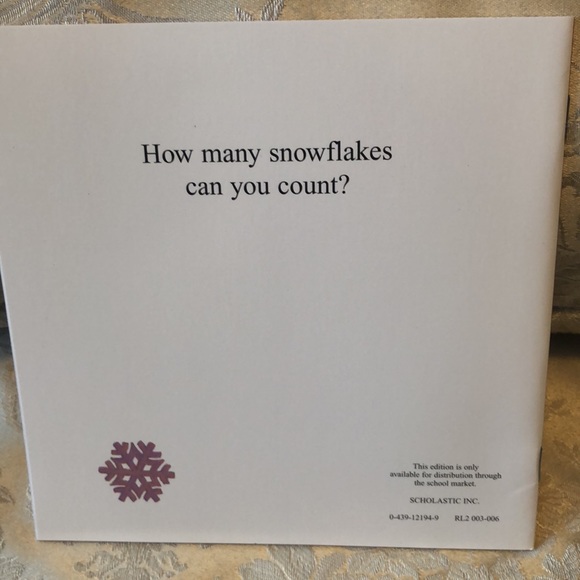 MILLIONS OF SNOWFLAKES NWOT SCHOLASTIC CHILDRENS BOOK Mary McKenna Siddals- #237 - Picture 2 of 8